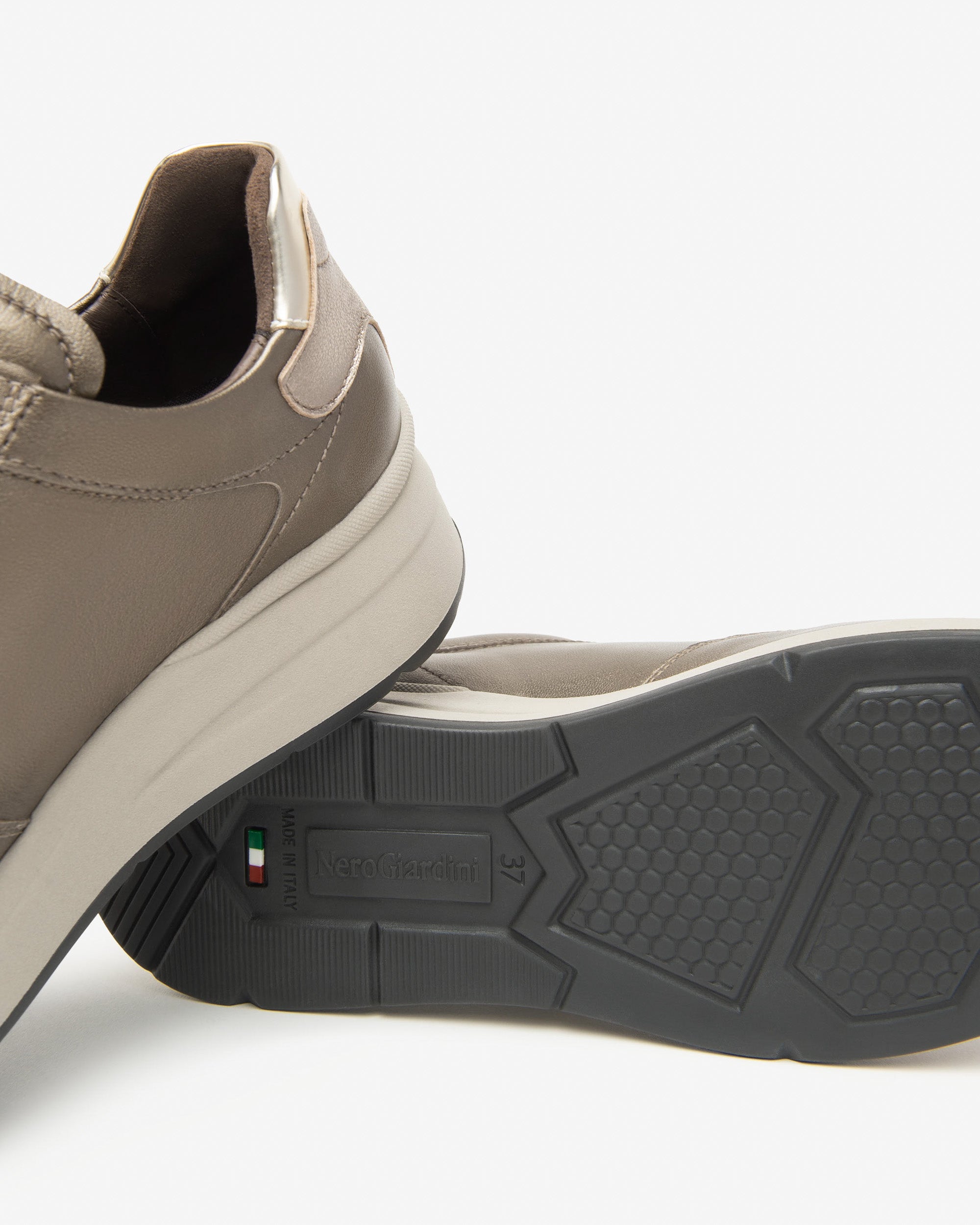 NeroGiardini I514070D