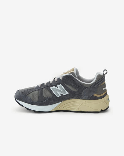 New Balance 878