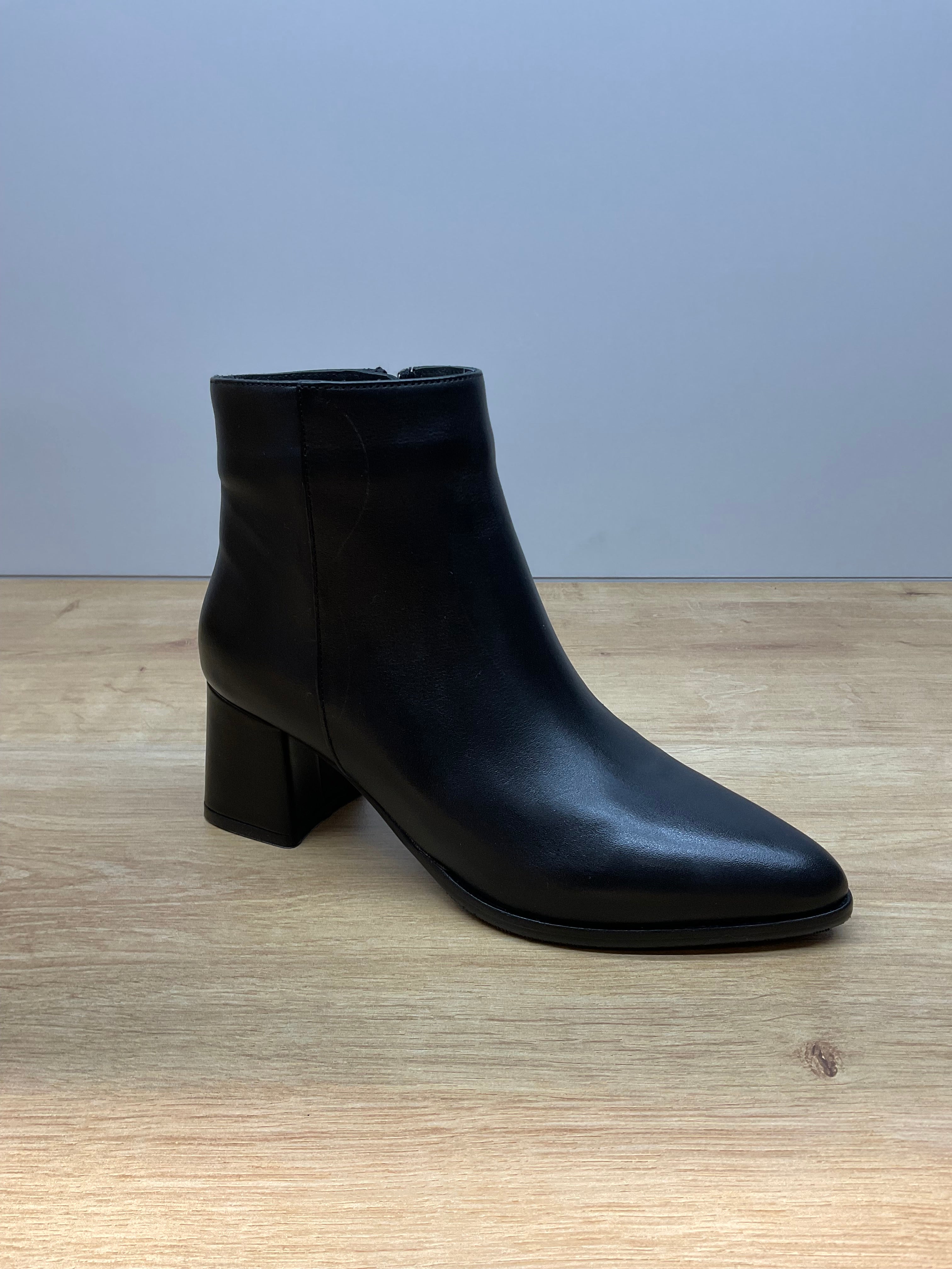 Kammi CT605-1 Vitello Nero