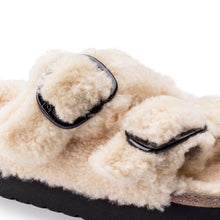 Carica l&#39;immagine nel visualizzatore di Gallery, Birkenstock PAPILLIO Arizona Big Buckle Teddy Eggshell - Fur - 1017642 - Calzata Stretta
